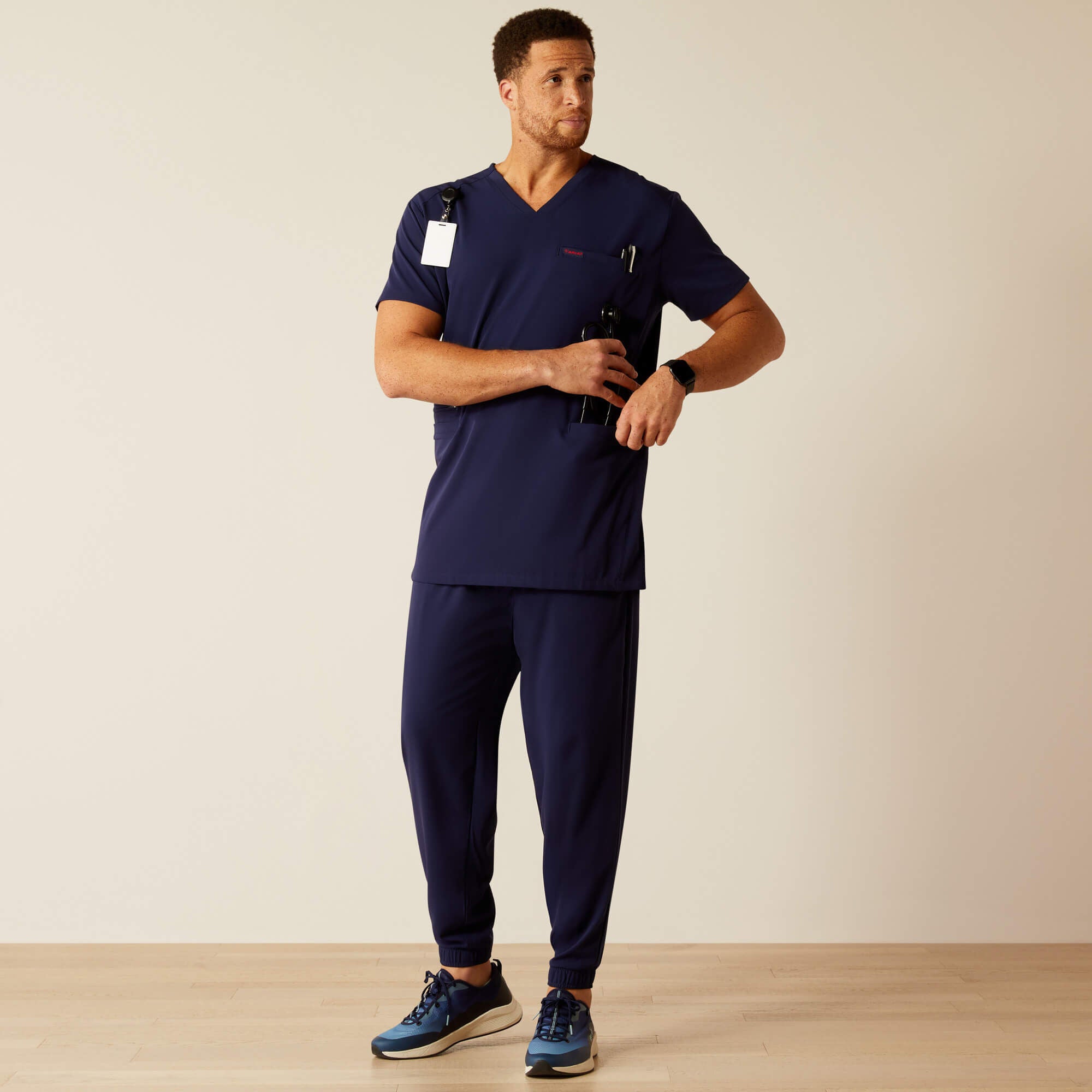 Ariat Derham 6 Pocket Scrub Top